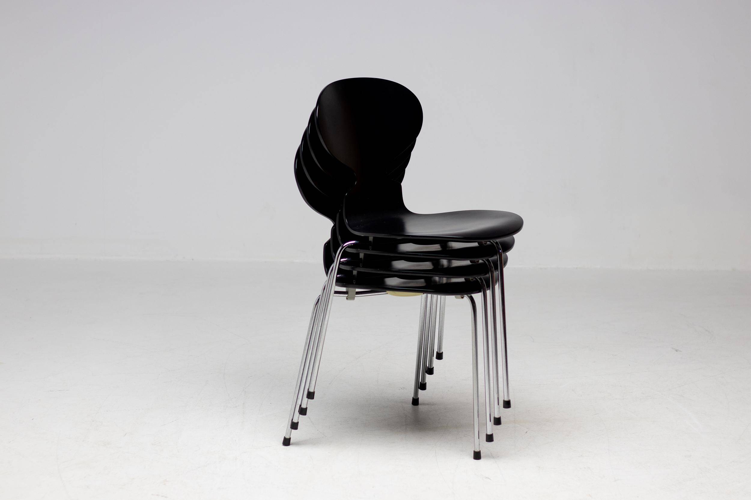Ensemble de quatre chaises 3100 "Ant" - Arne Jacobsen pour Fritz Hansen, Danemark