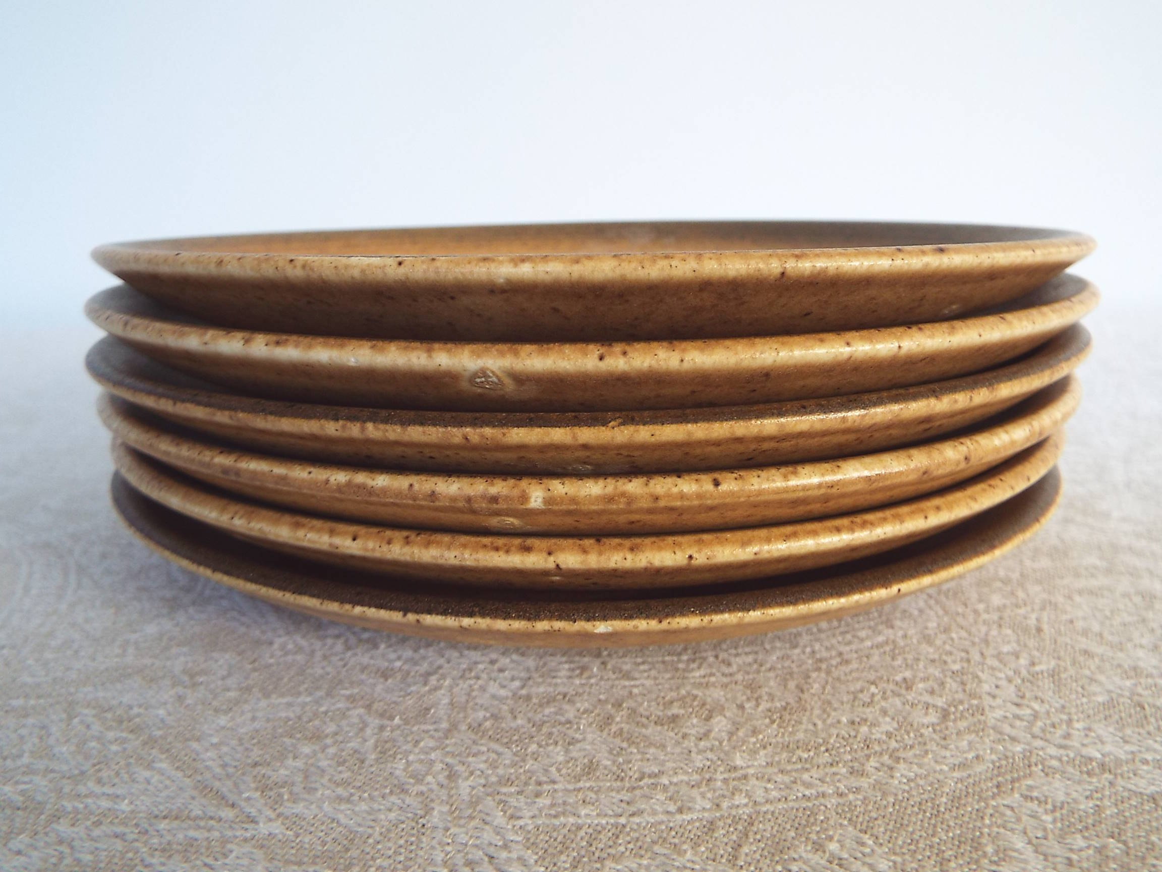 6 Longchamp stoneware dessert plates