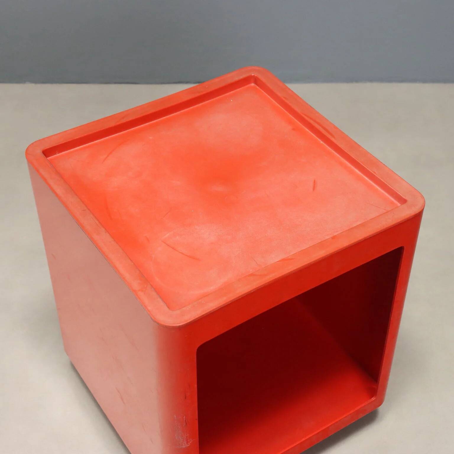 Meuble Valletto Quadro en plastique rouge