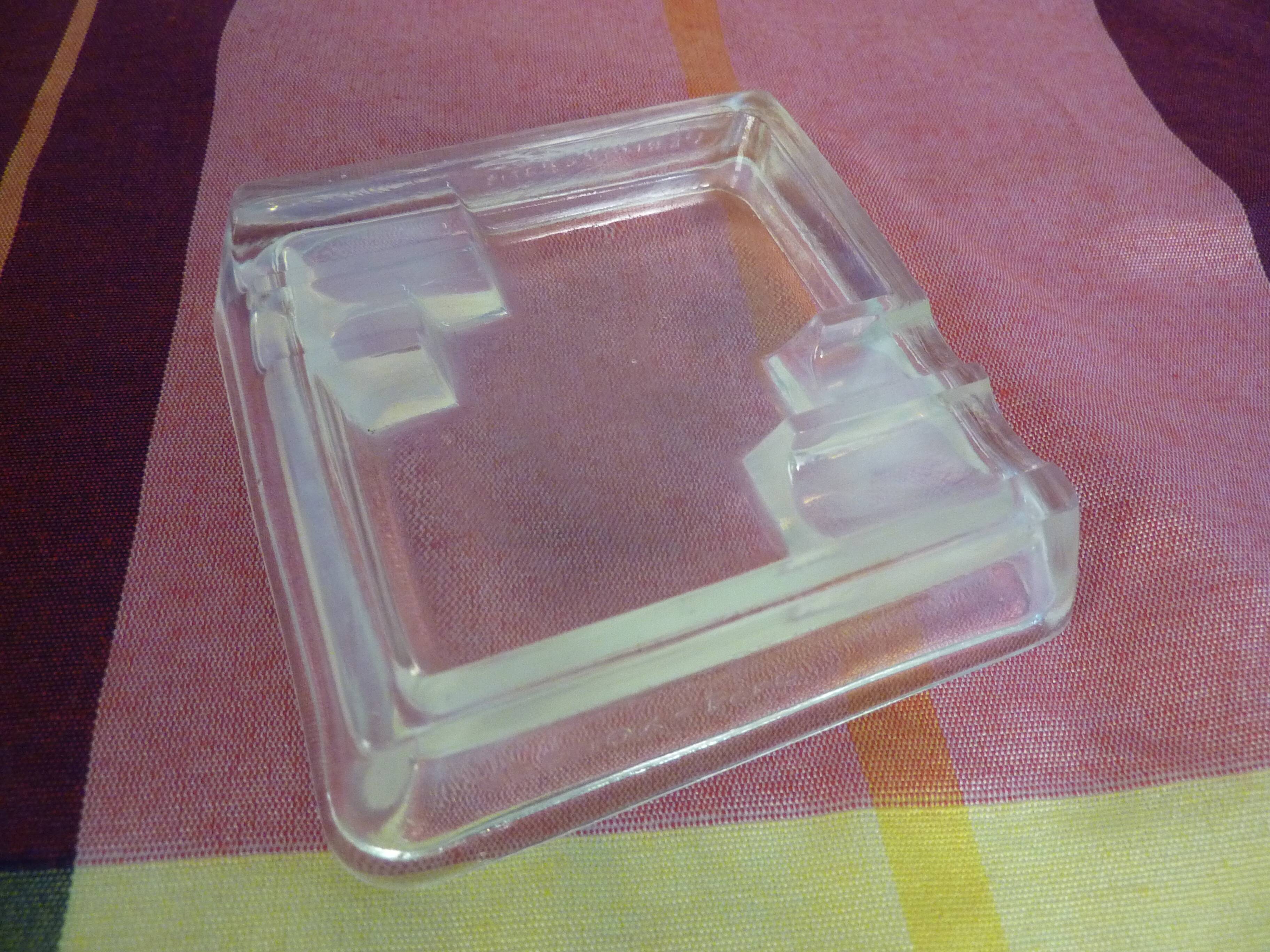 Vernox art-deco opalescent glass ashtray by Sabino