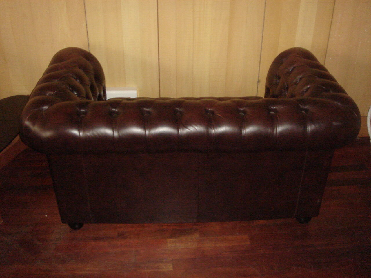 2 seater leather chesterfield sofa