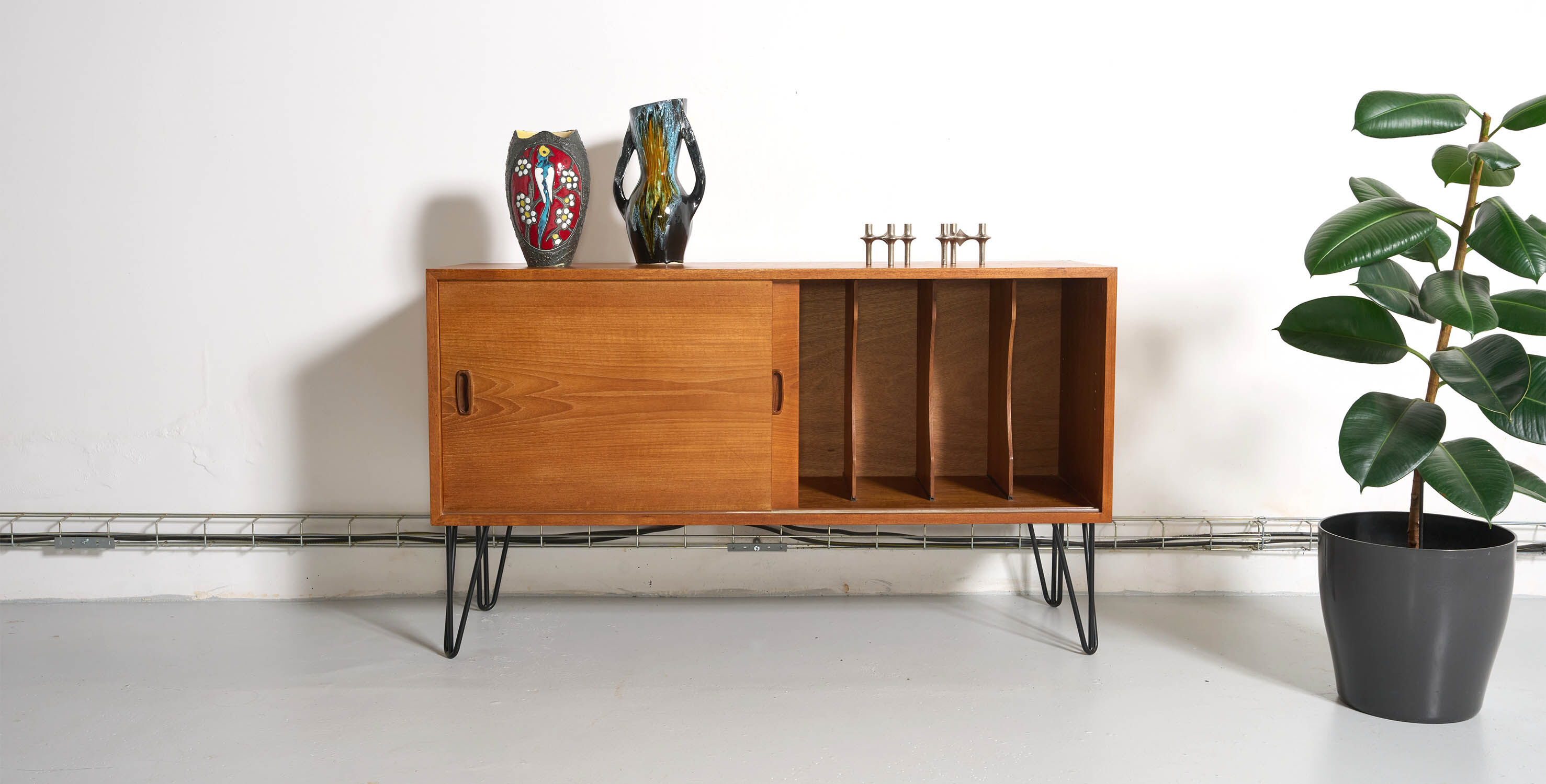 Vintage sideboard, metal feet, 121cm