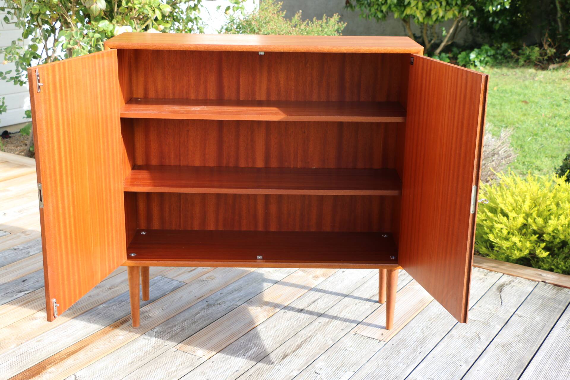 WK Mobel 2-door dresser console cabinet