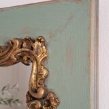 Miroir ancien de style Louis XV en bois et stuc doré.