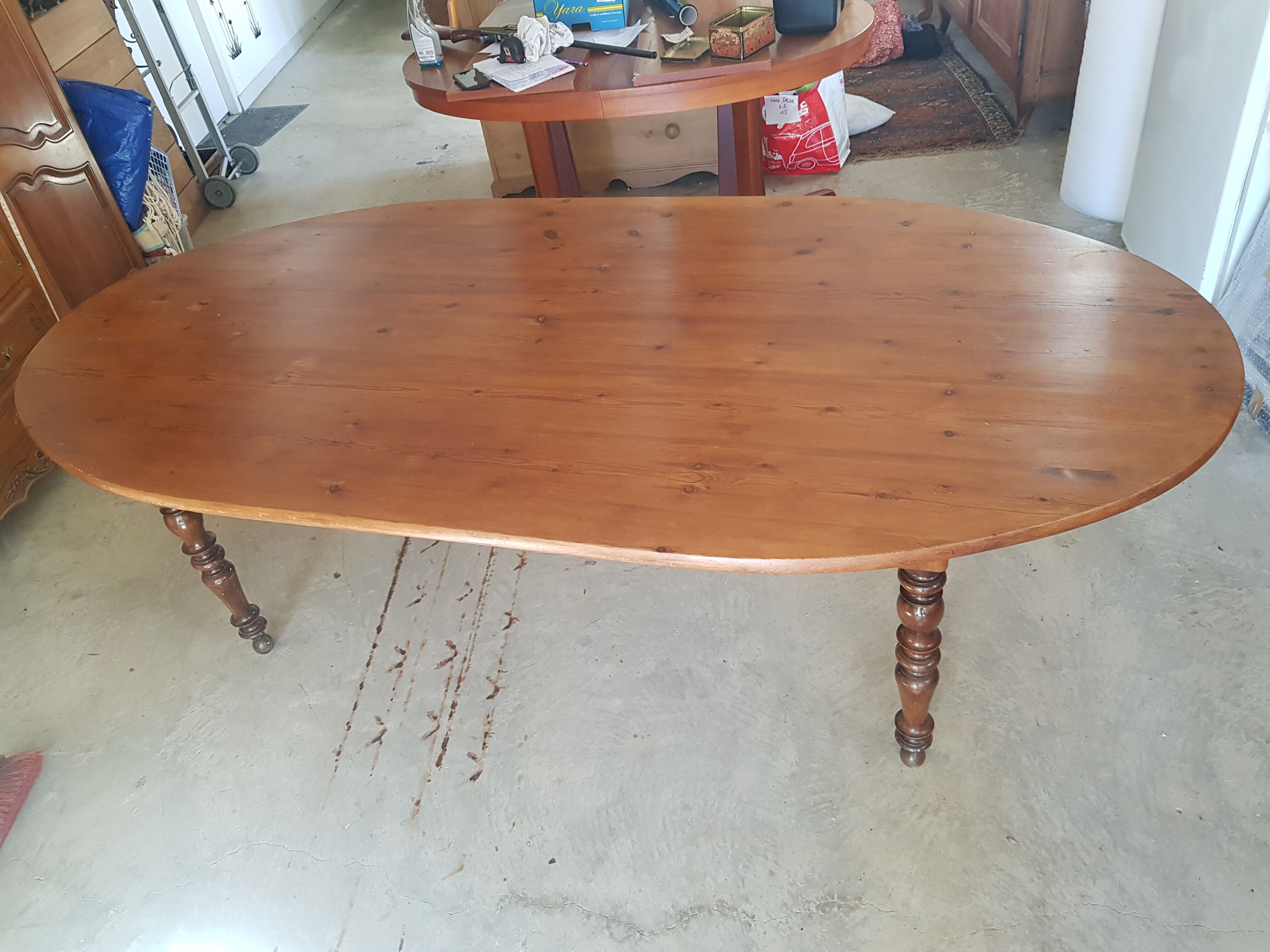 Oval farm table