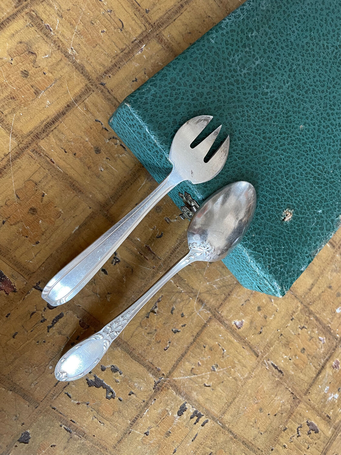Ménagère set couverts en métal argenté 21 pièces