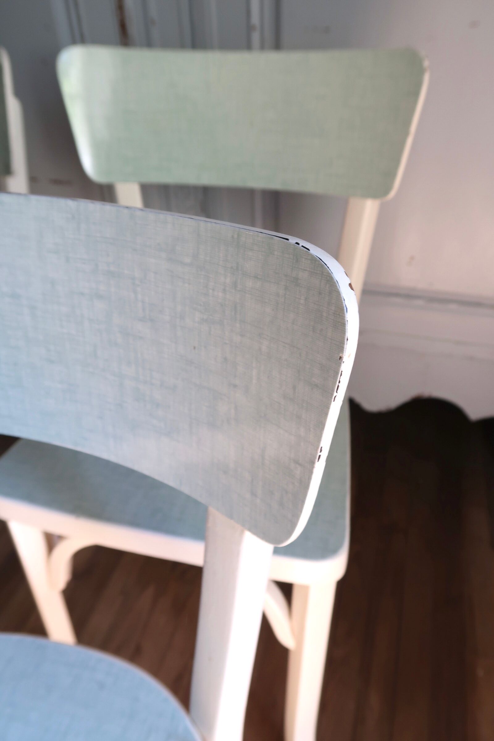 Lot de 4 chaises bistrot Baumann en bois et formica