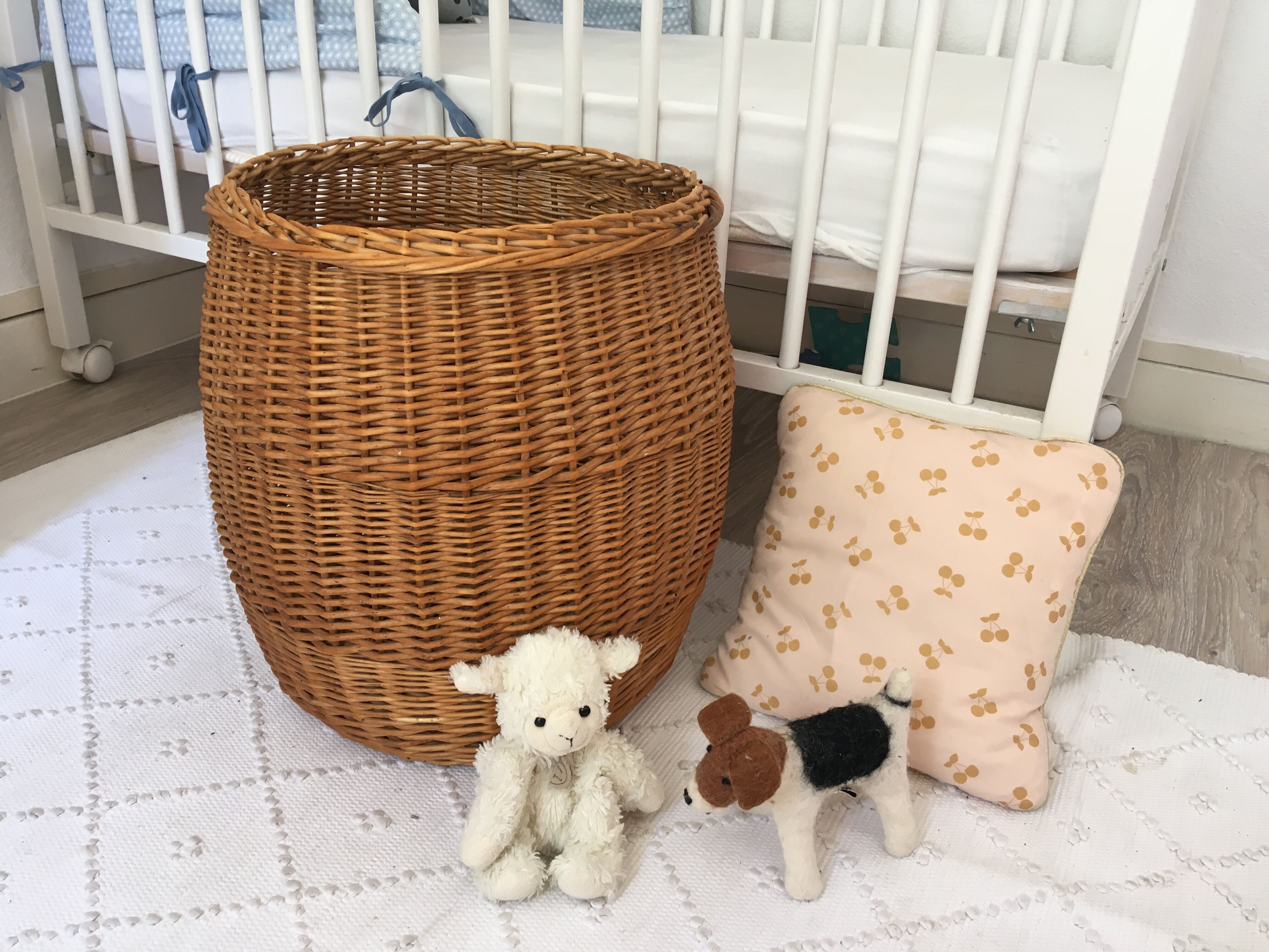 Laundry basket / toys
