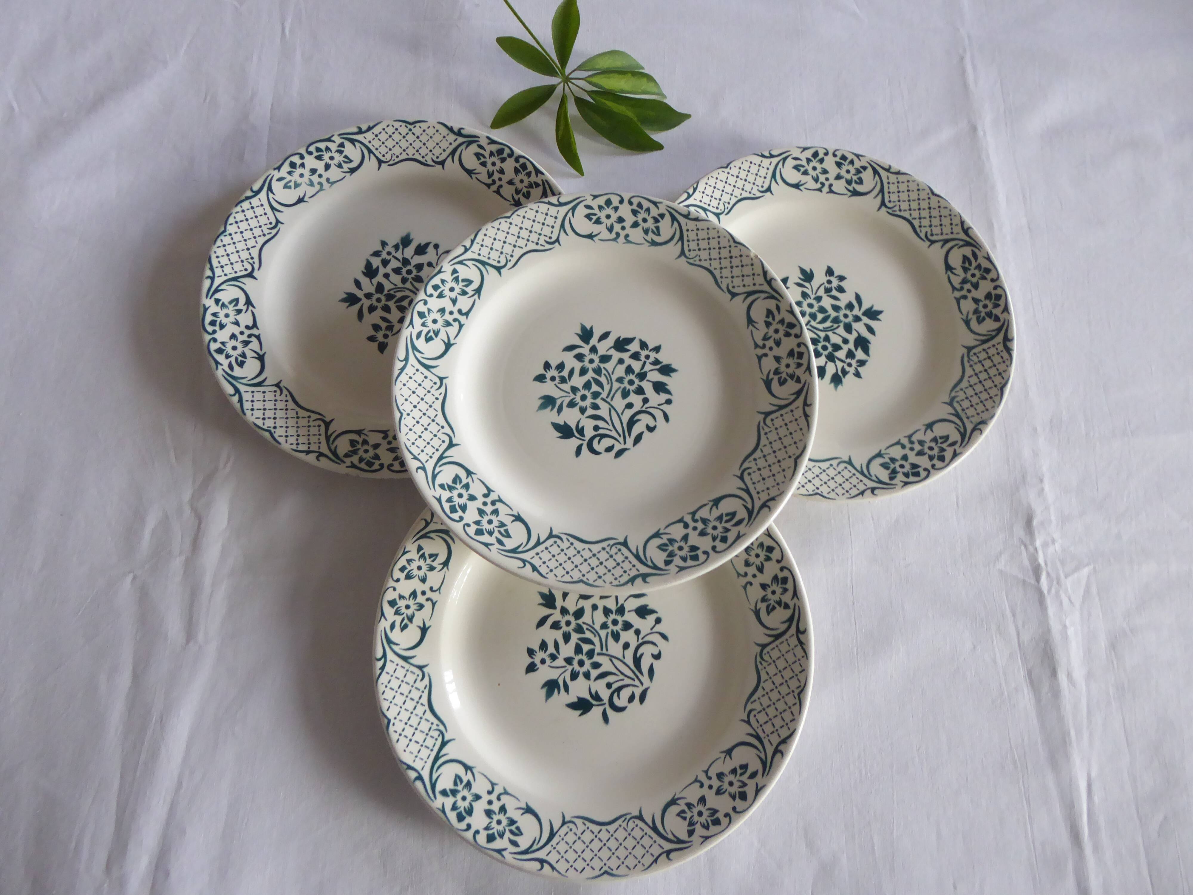 Set of 4 Digoin Sarreguemines dessert plates Versailles model