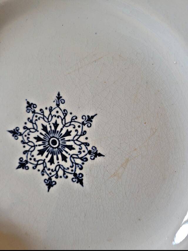 Saint Amand Primax flat plates, blue ironstone with Arabesque decoration.