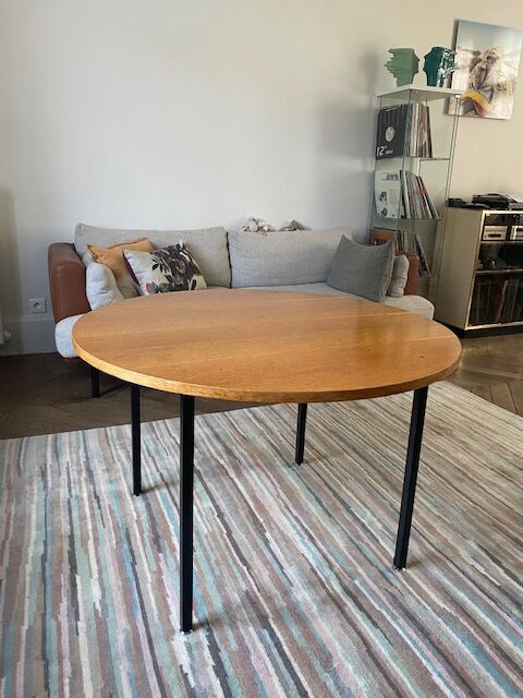 Round coffee table