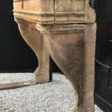 Cheminée en pierre limoneuse Italie XVIIème siècle