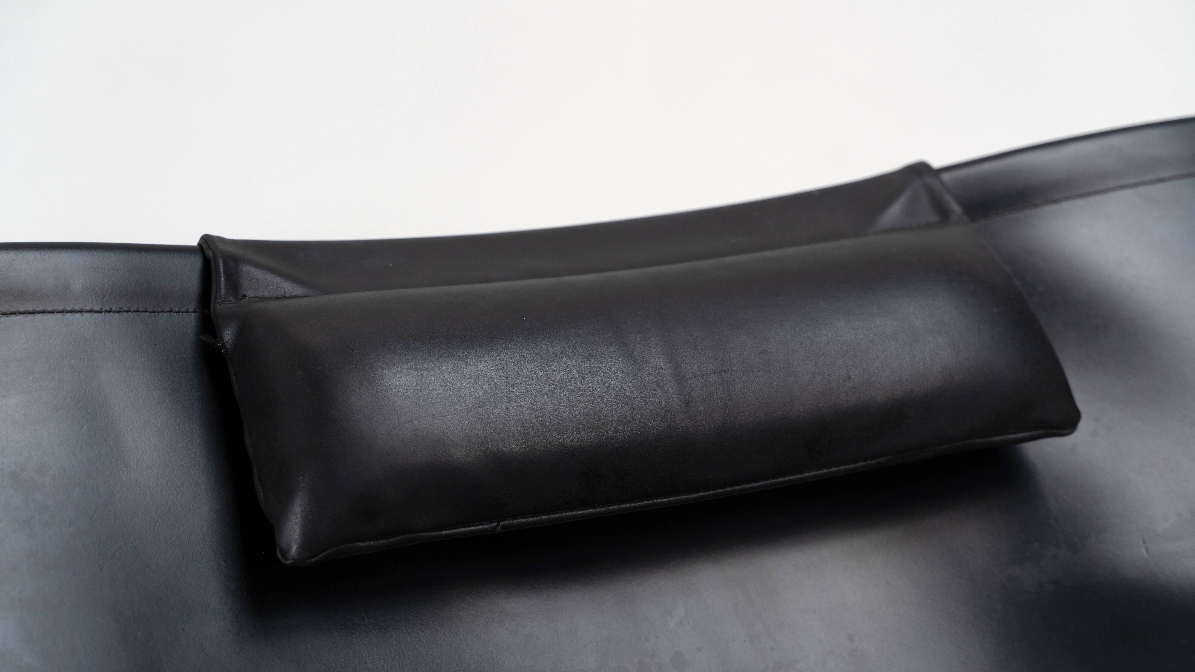 Semana lounge chair by David Weeks