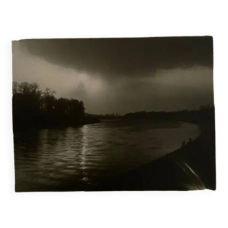 Josef SUDEK, La rivière Lab au crépuscule. Tirage argentique d'époque. 1955