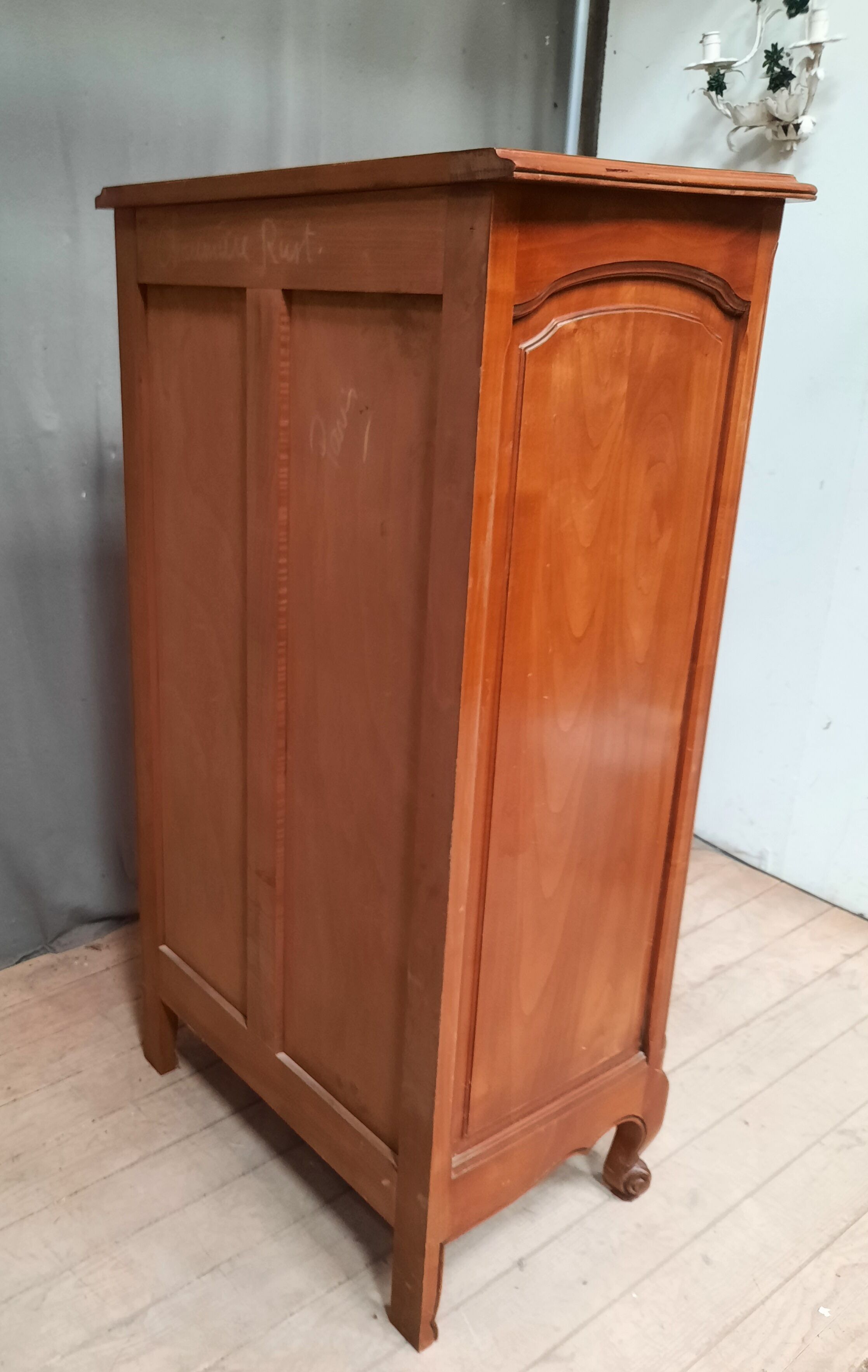 Meuble à 5 tirroirs en merisier