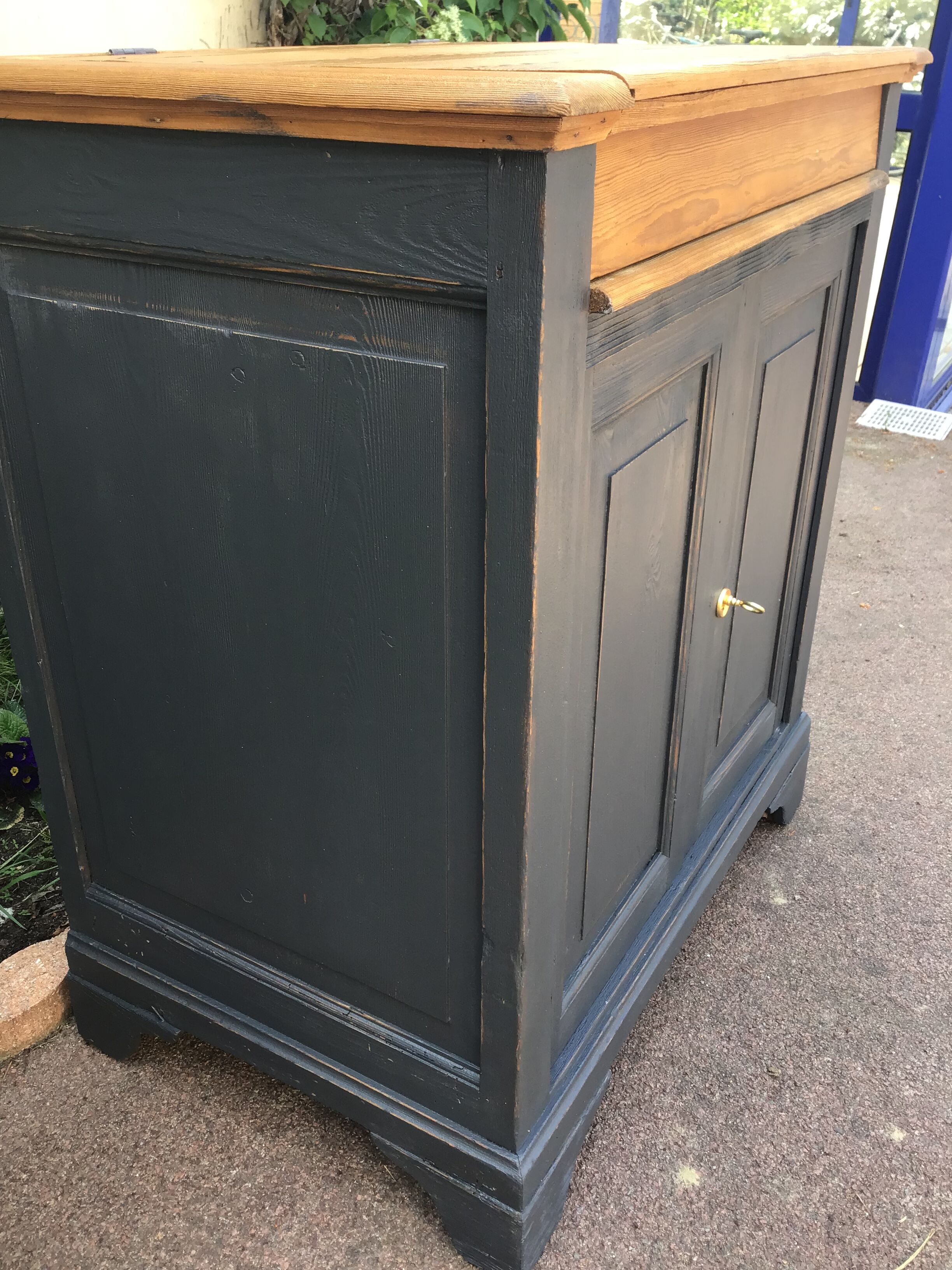 Toilet furniture