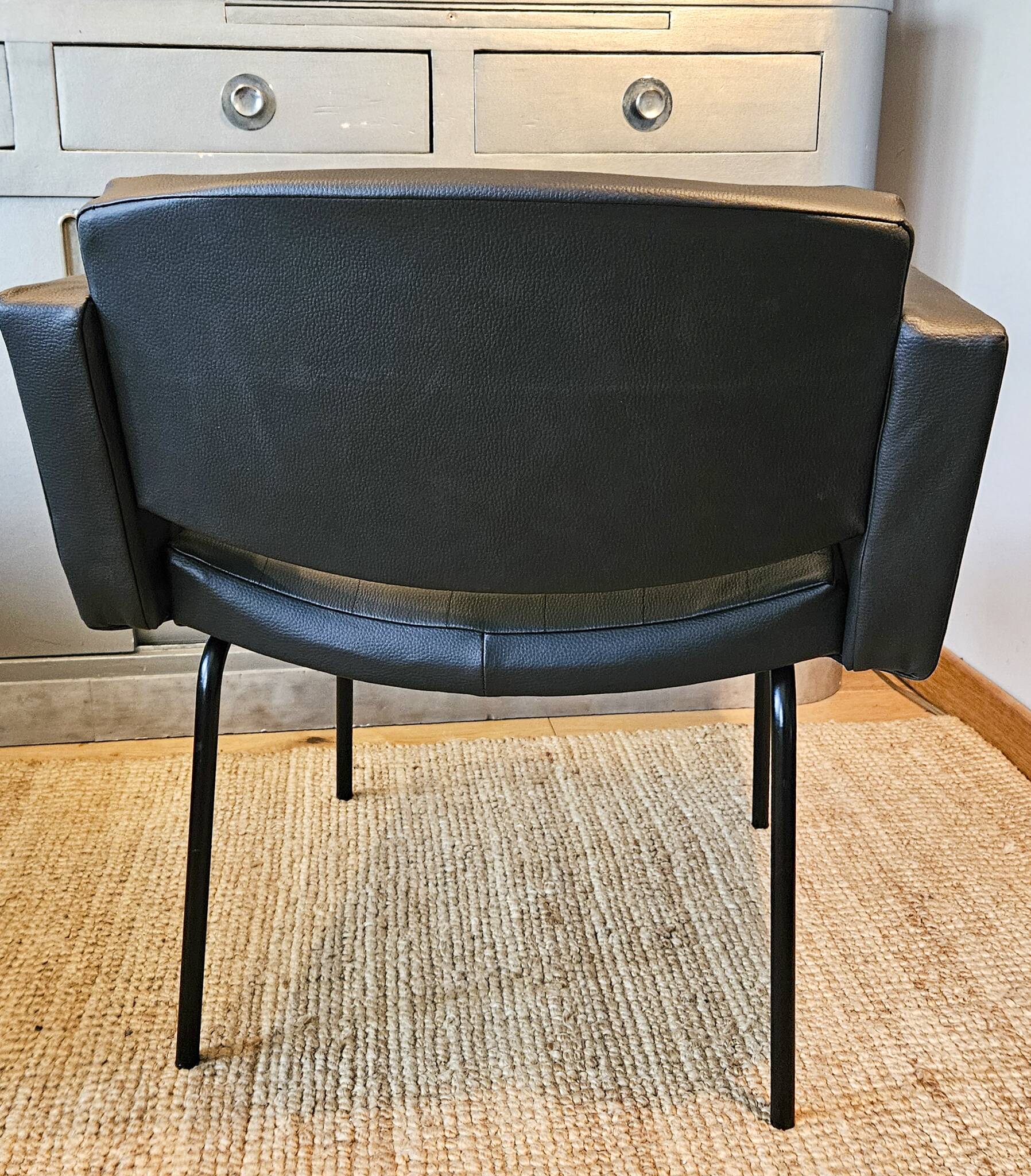 Fauteuil « Conseil » de Pierre Guariche 1960