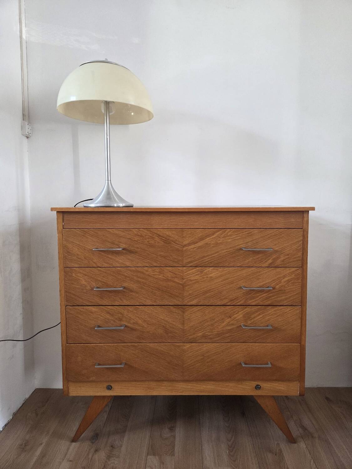Commode vintage, pied compas