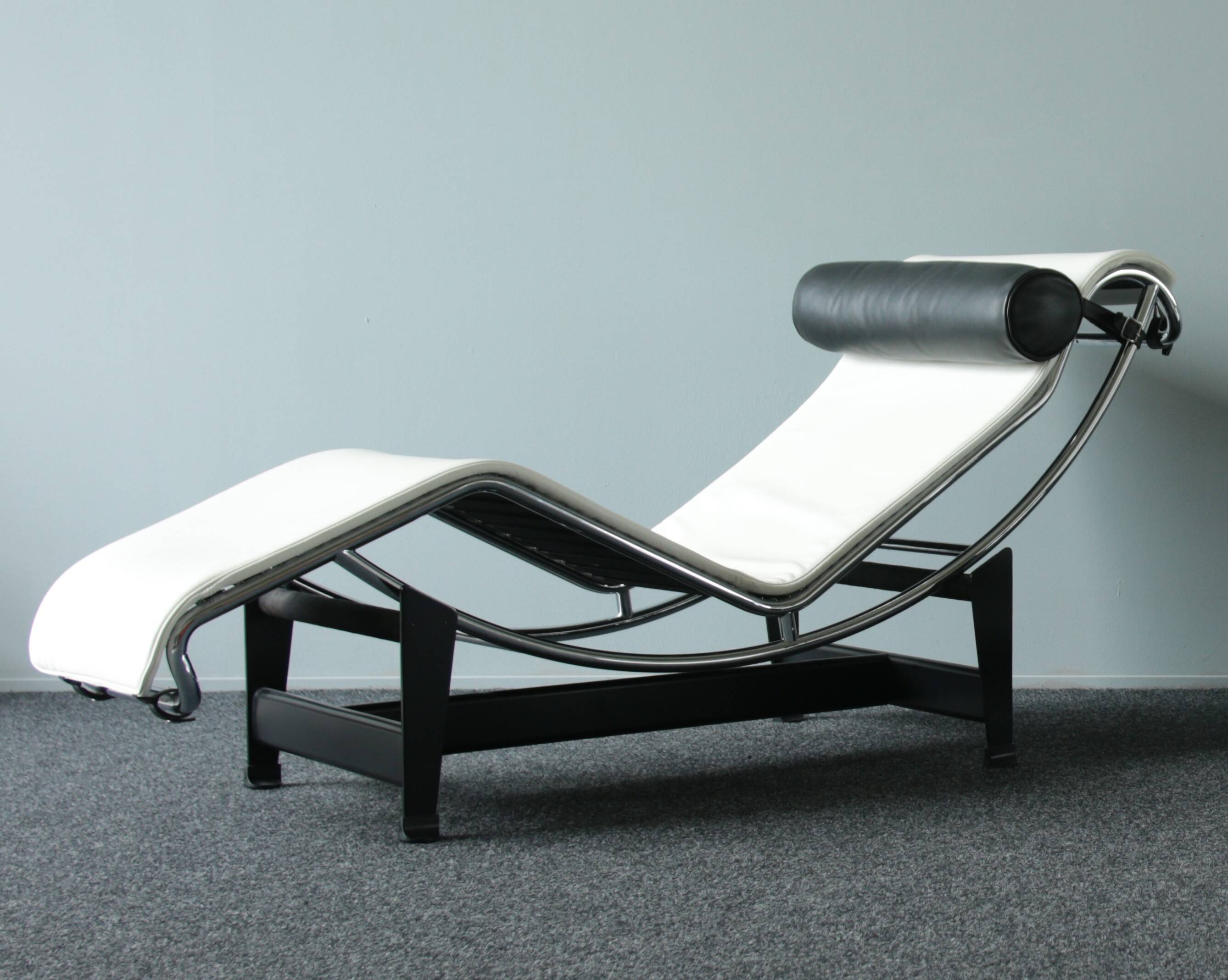 LC4 lounge chair Le Corbusier, Cassina