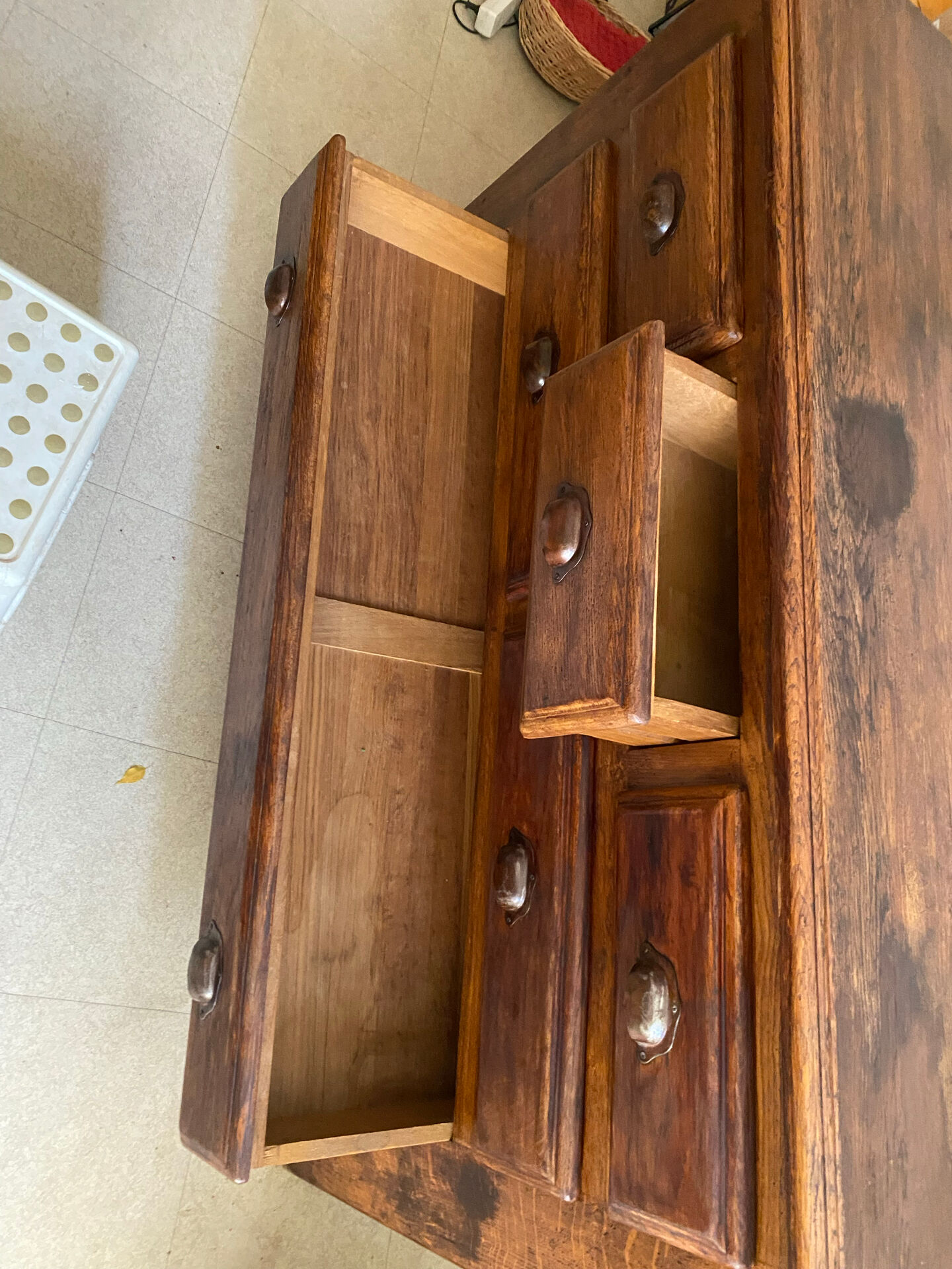 Solid oak chest of drawers