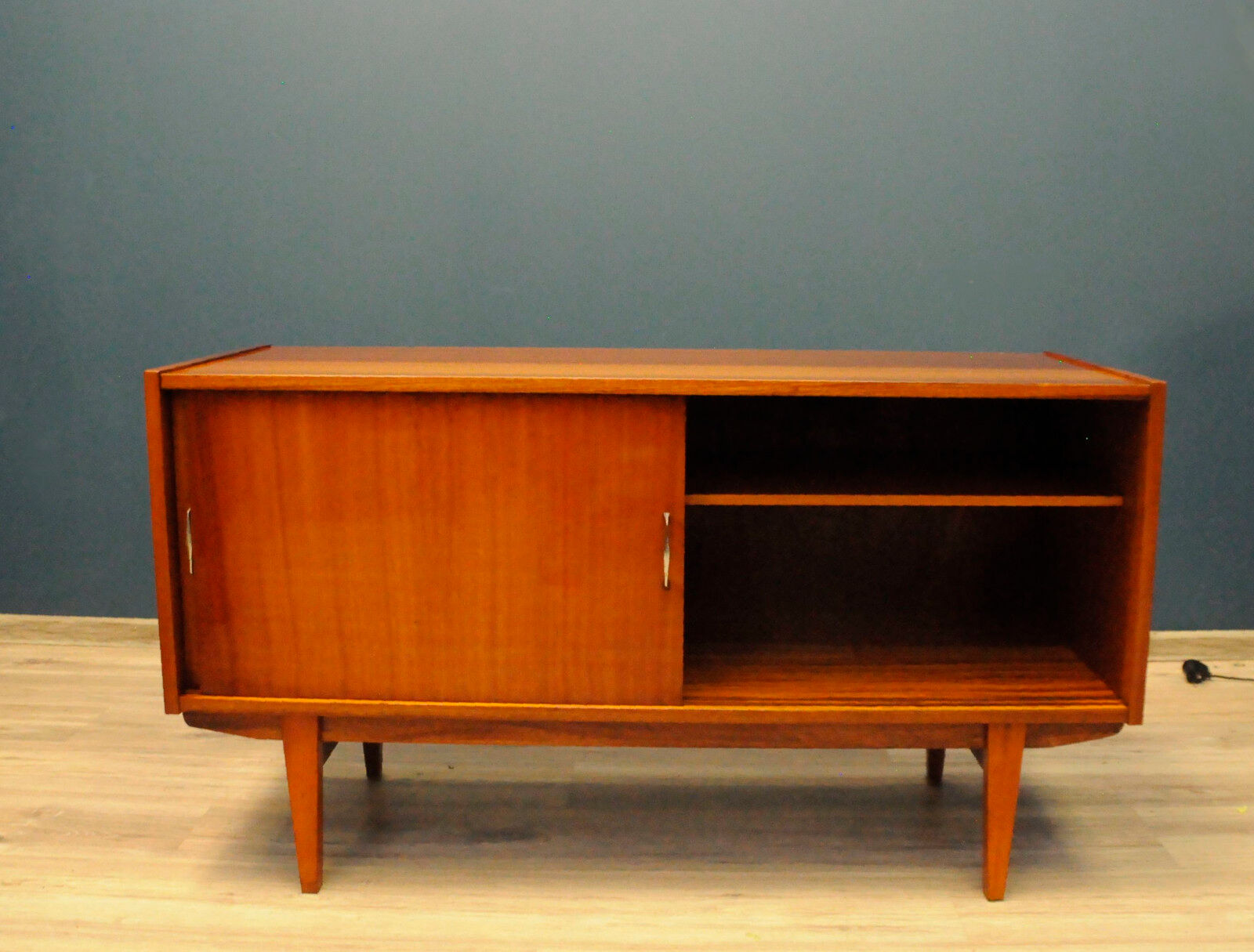 Commode Violetta avec portes coulissantes