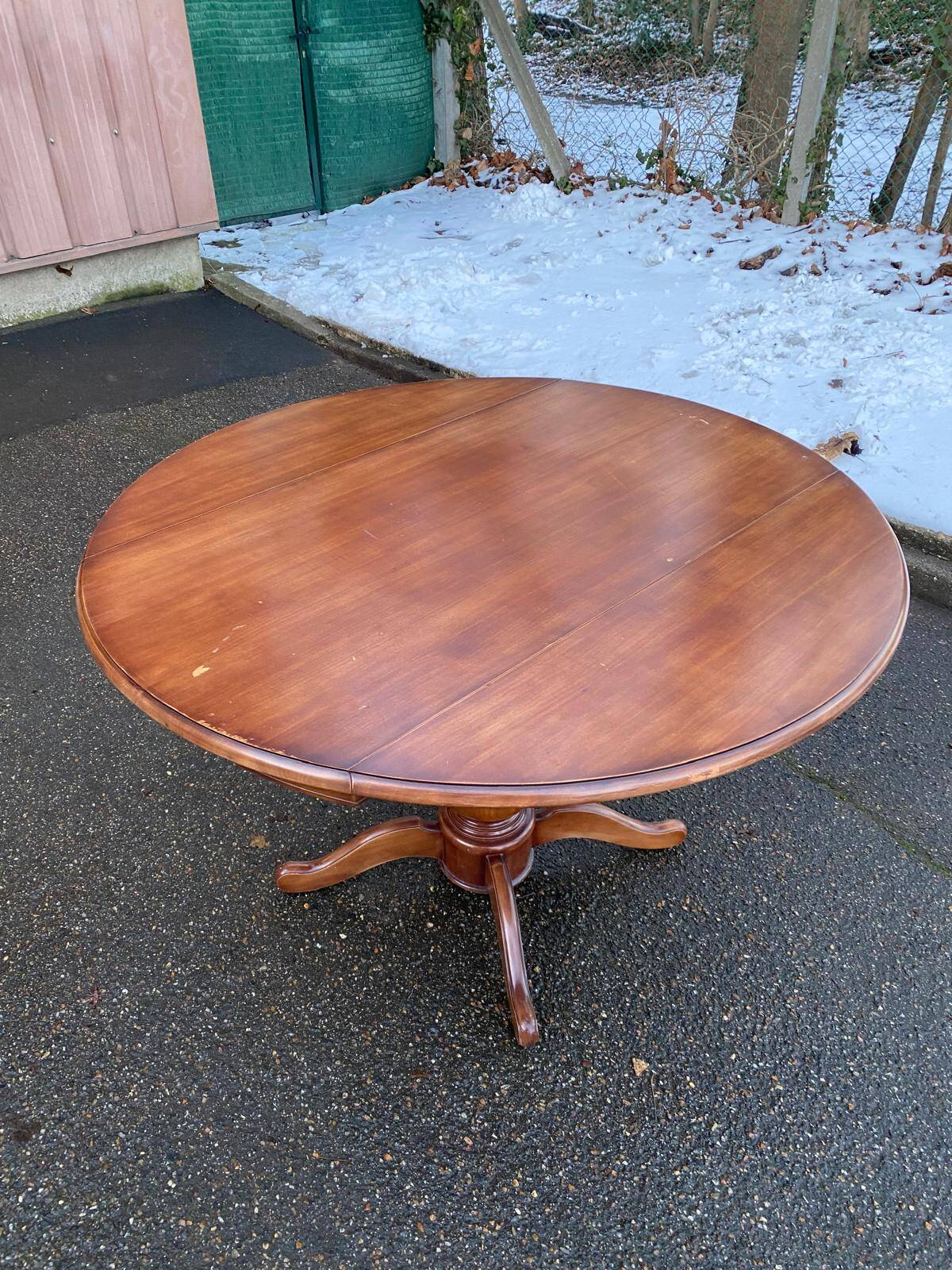 Round dining table, solid wood, central leg, extendable flaps, 20th century.