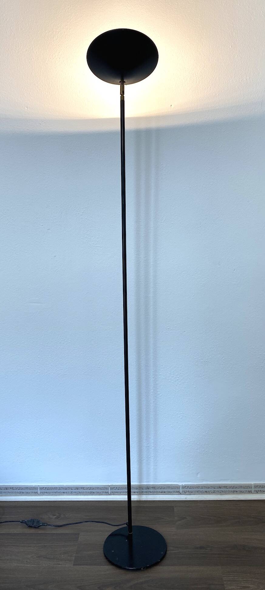 Vintage halogen floor lamp in black lacquered metal and brass ball joint