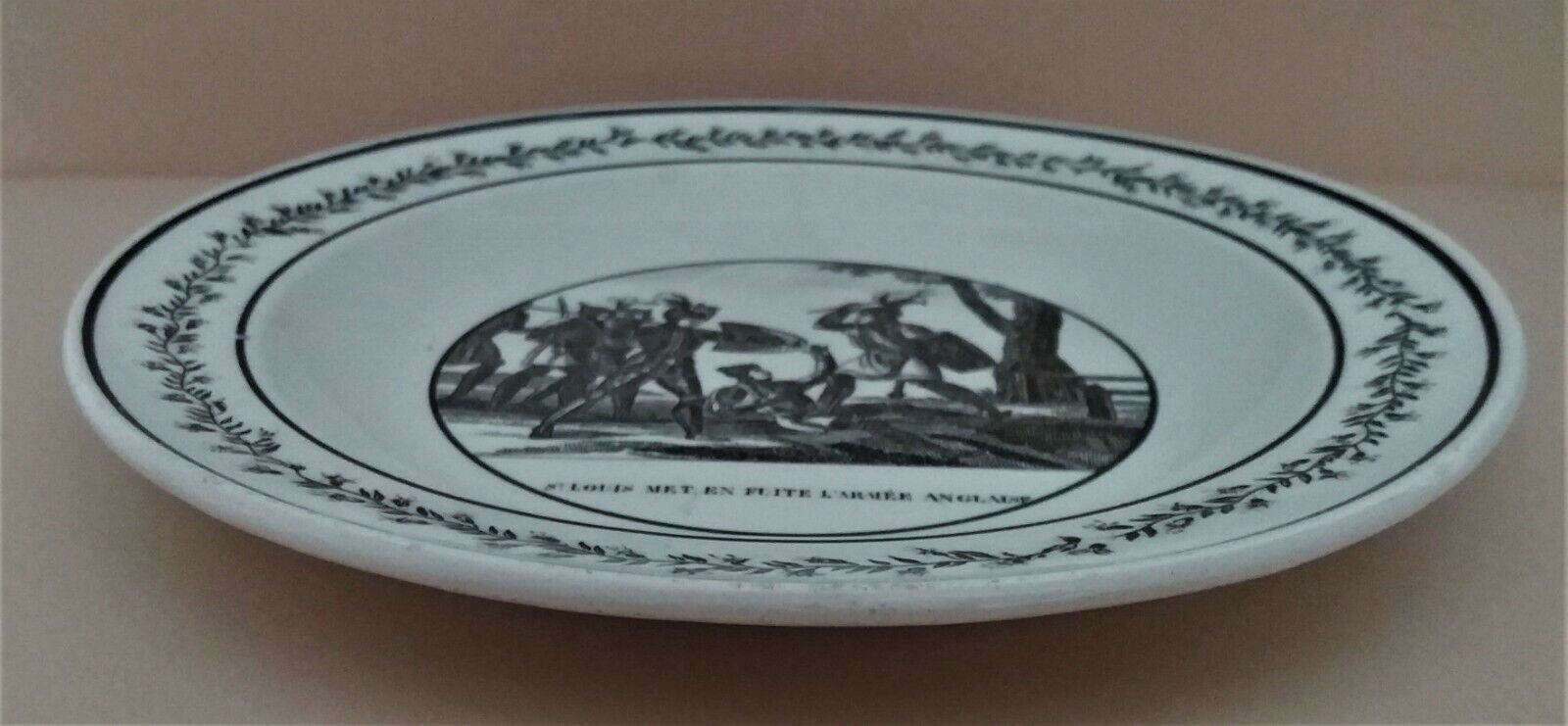 Assiette faïence Montereau 1825 marque en creux Mau