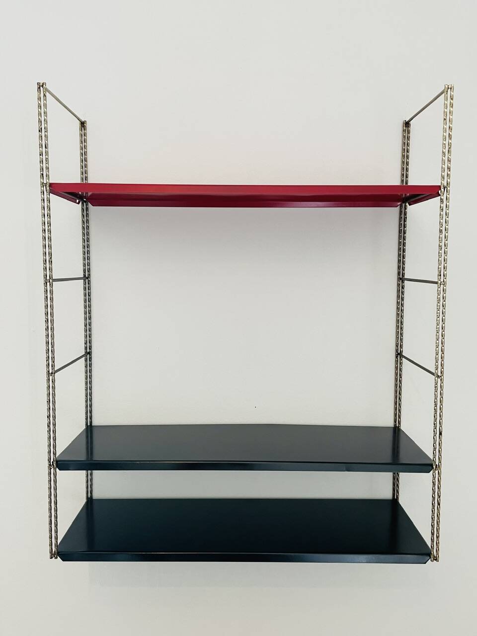 Adjustable wall shelf Mid-Century Modern in brass and metal