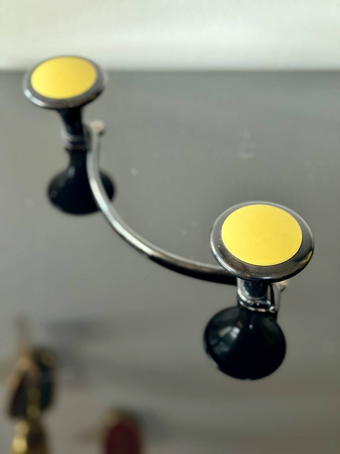 Double coat hook in yellow and black metal