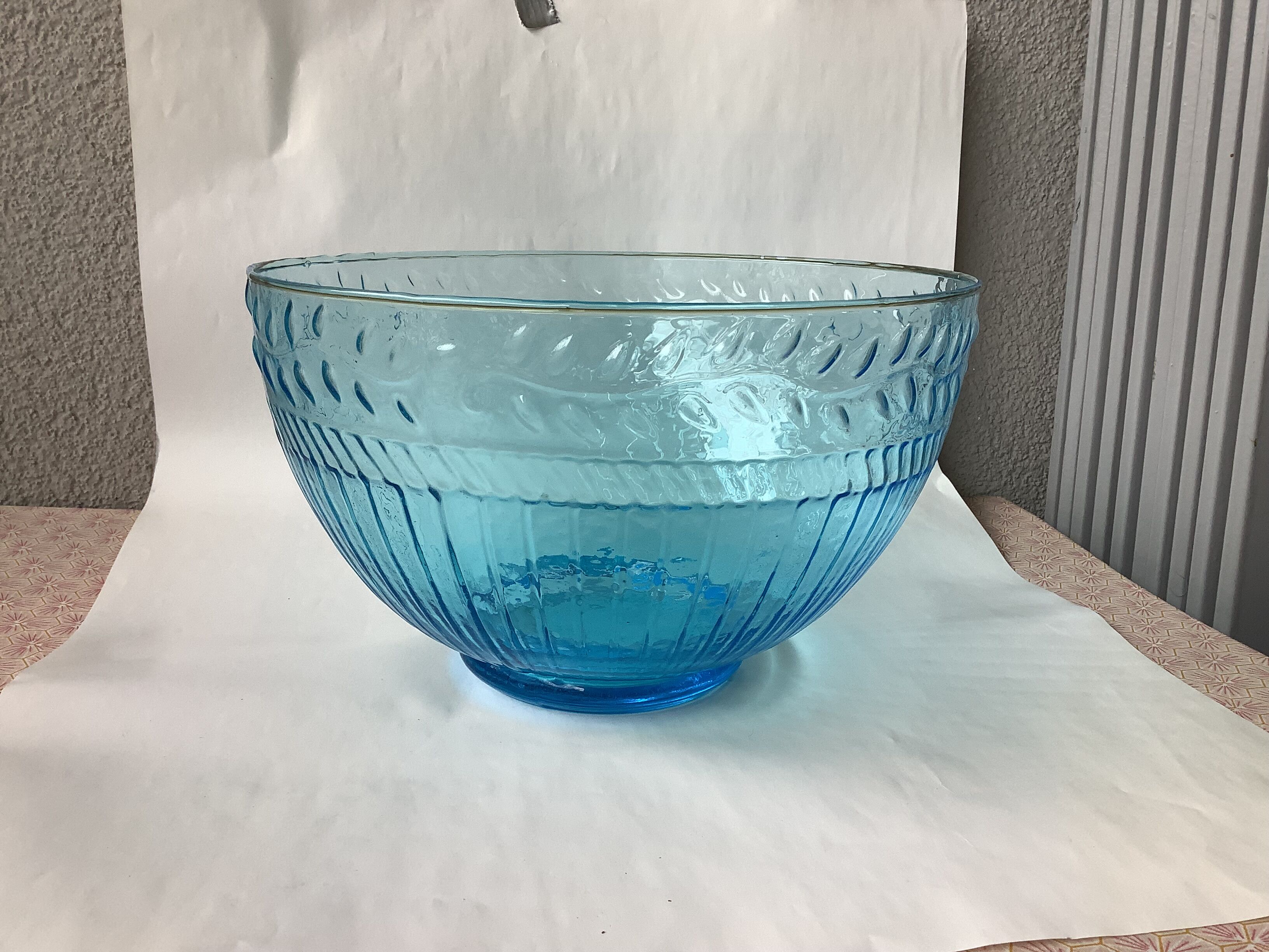 Salad bowl in molded glass pressed art deco fluorescent blue