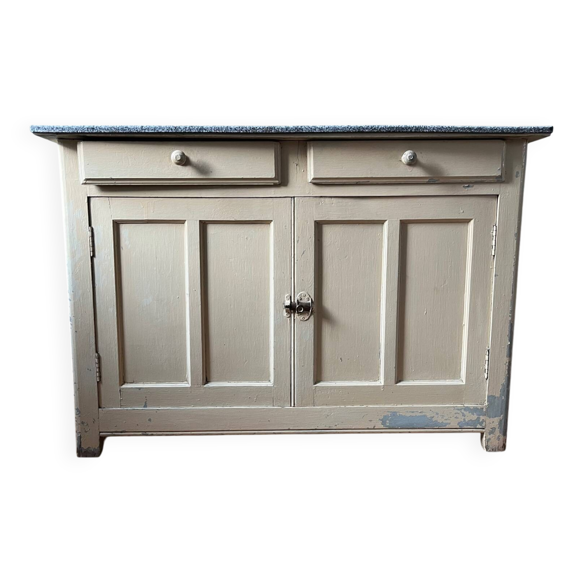 Buffet bas ancien en bois patiné avec plateau en tôle émaillée