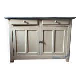 Buffet bas ancien en bois patiné avec plateau en tôle émaillée