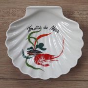 Serving bowls in l'hirondelle scallop shell in a basket 4851