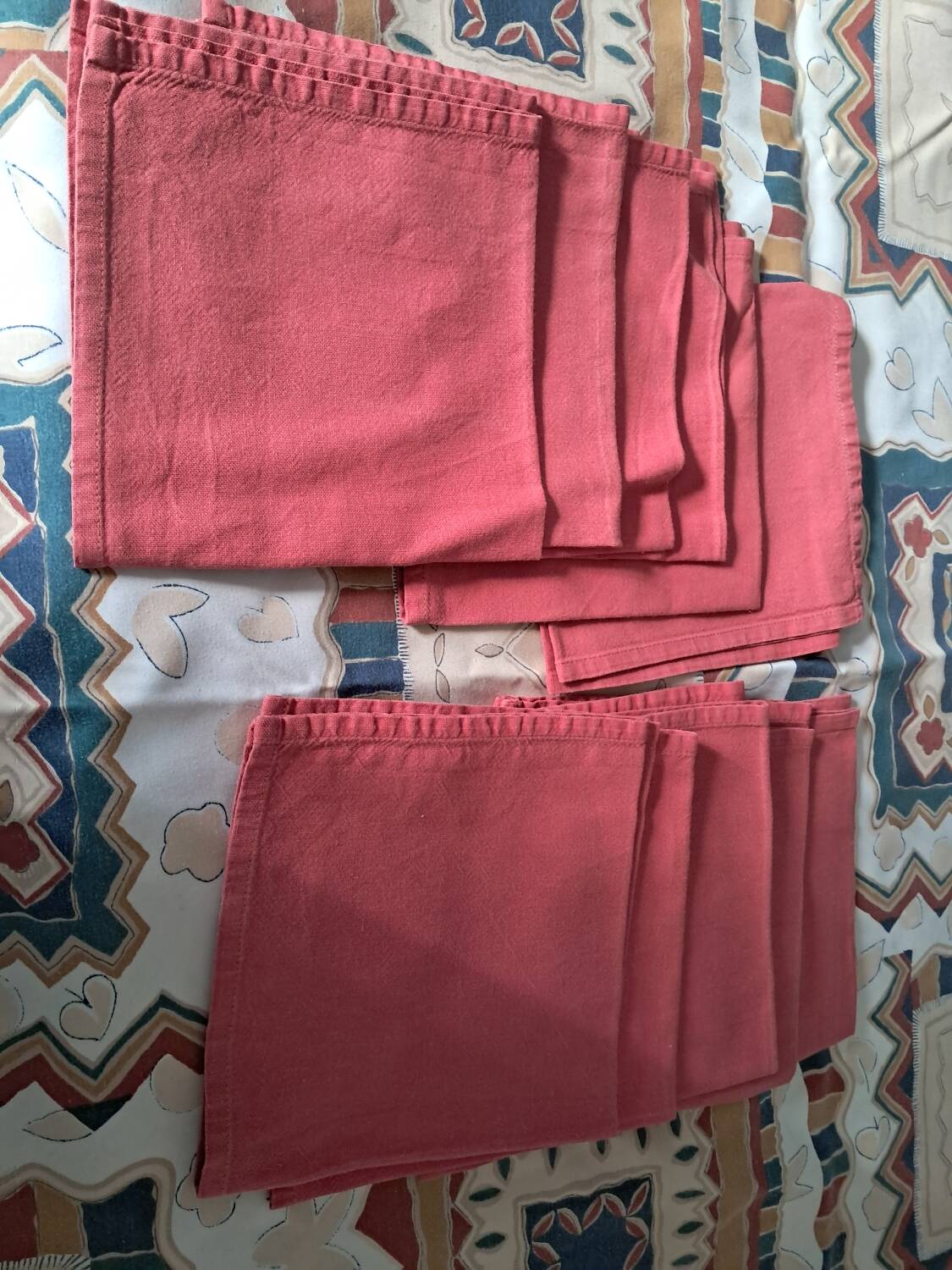 Oval tablecloth for 12 place settings