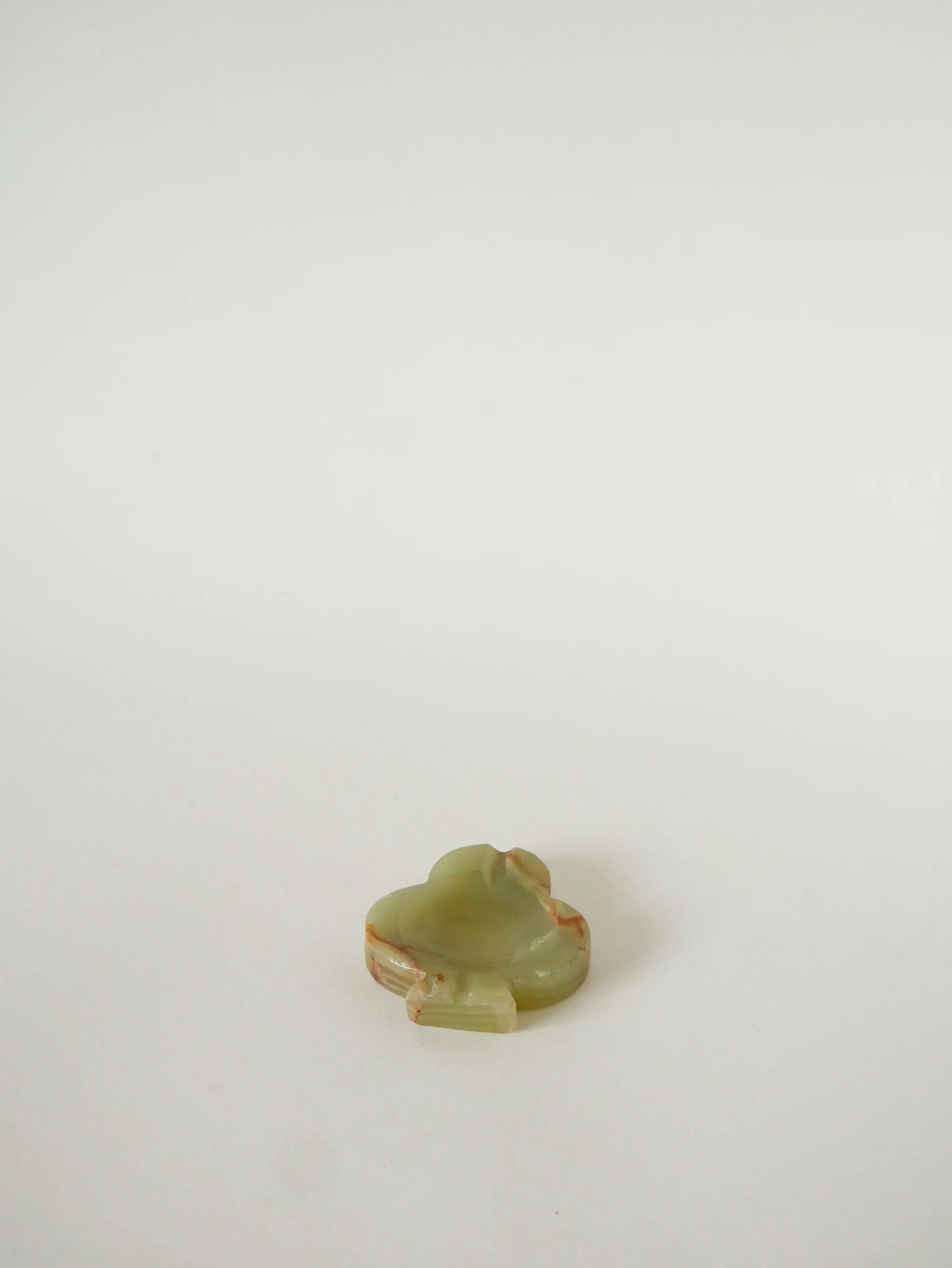 Onyx trinket tray, clover shape, green and brown, 1970.