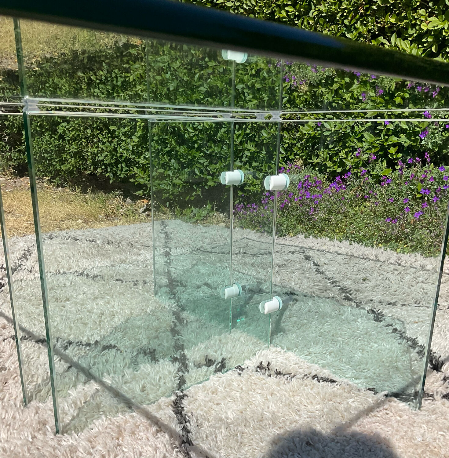 Low table design in tempered glass