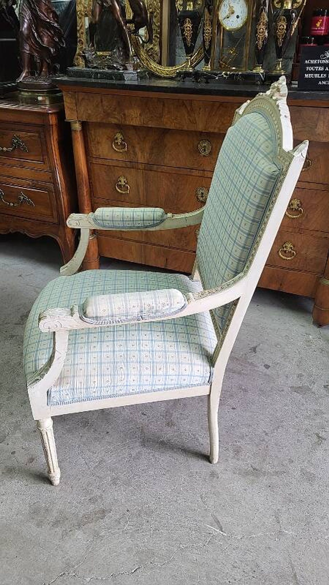 LOUIS XVI STYLE WHITE ARMCHAIR FROM THE 19TH CENTURY REF JE