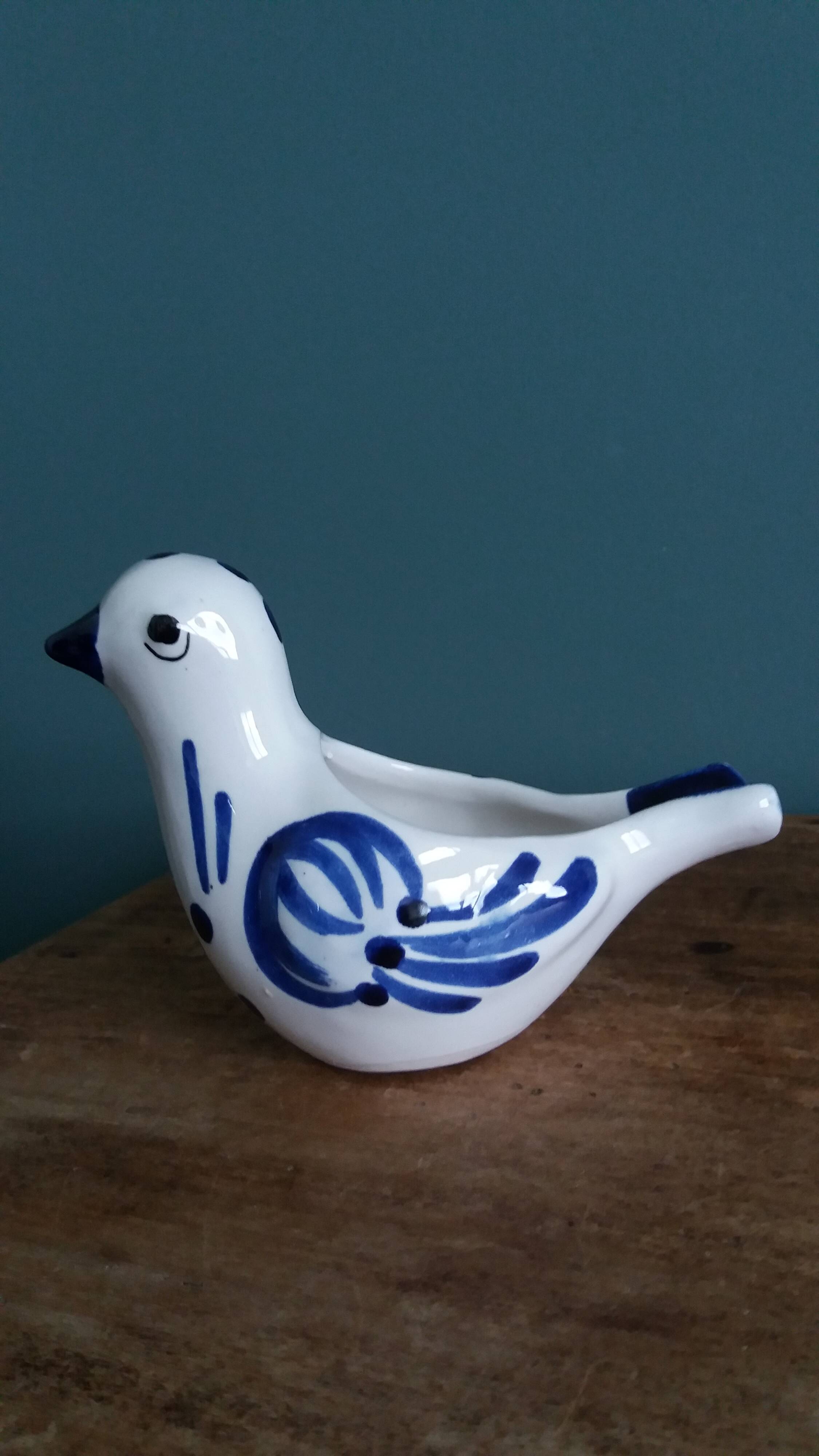 Zoomorphic bird ashtray, hand-decorated ceramic GL, Italy.