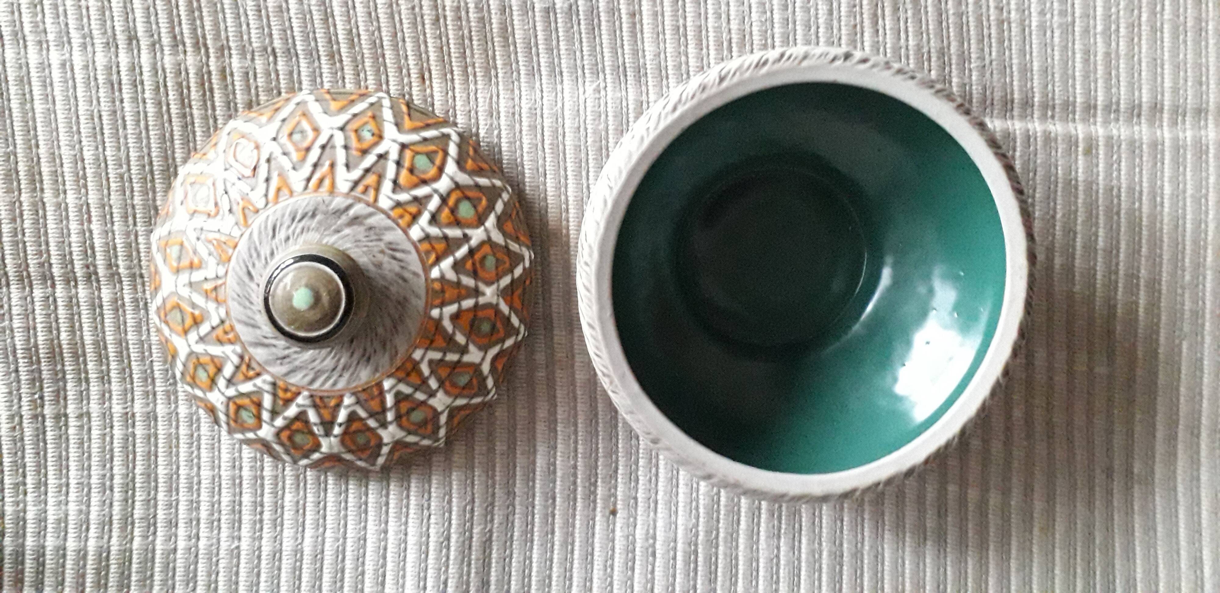 Very original vintage catchall.