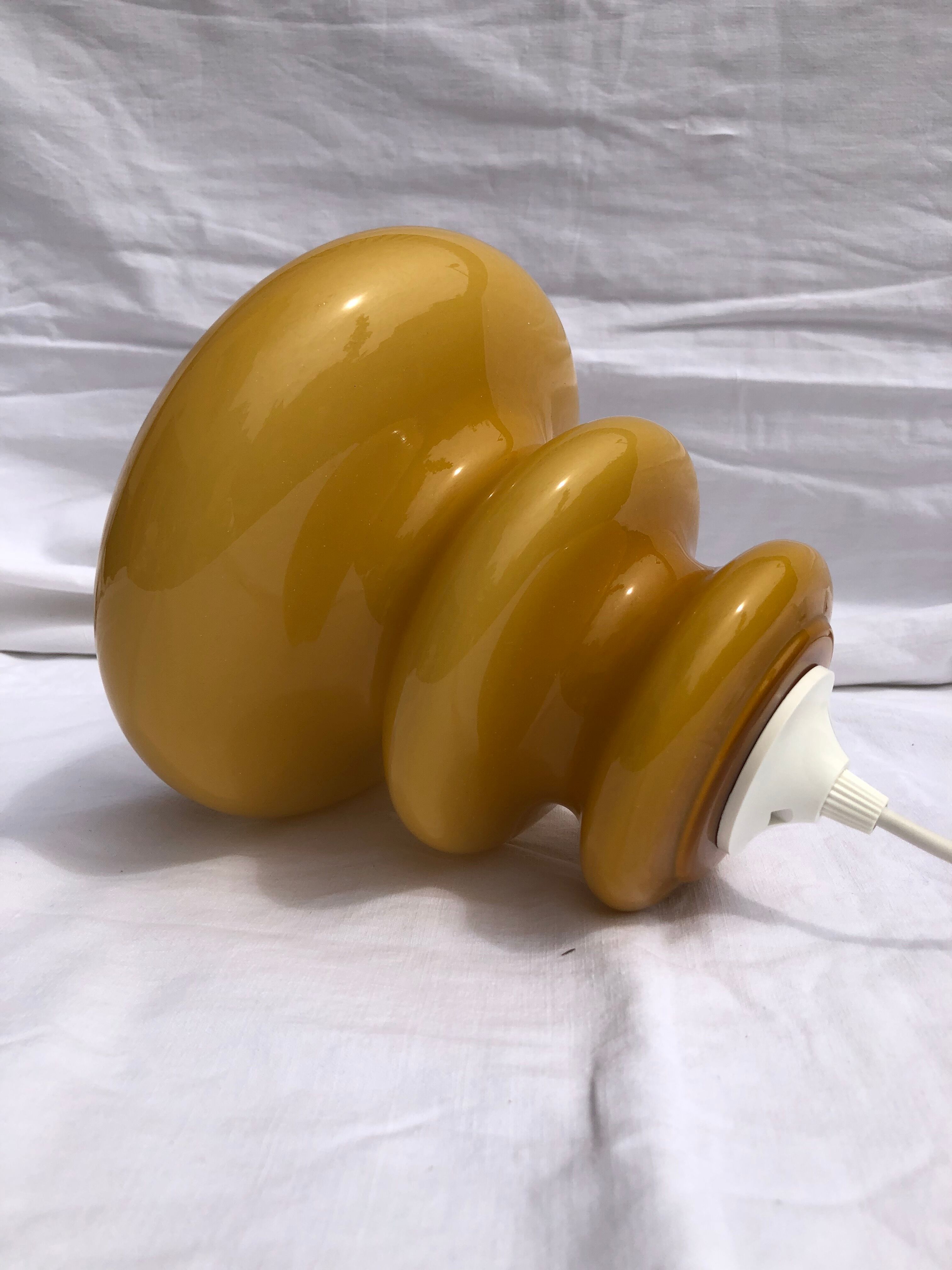 Suspension vintage space age 70 opaline glass very good condition;
