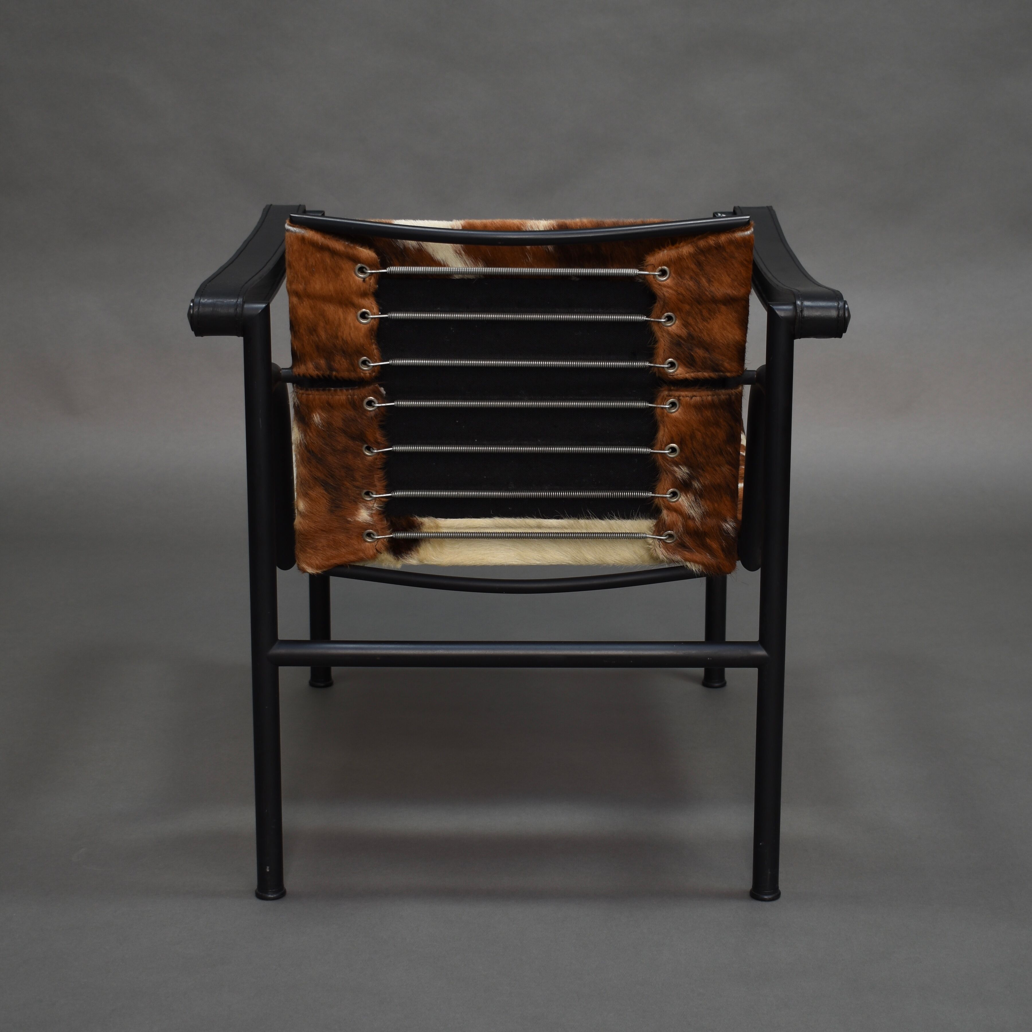 LC1 armchair by Le Corbusier and Charlotte Perriand for Cassina