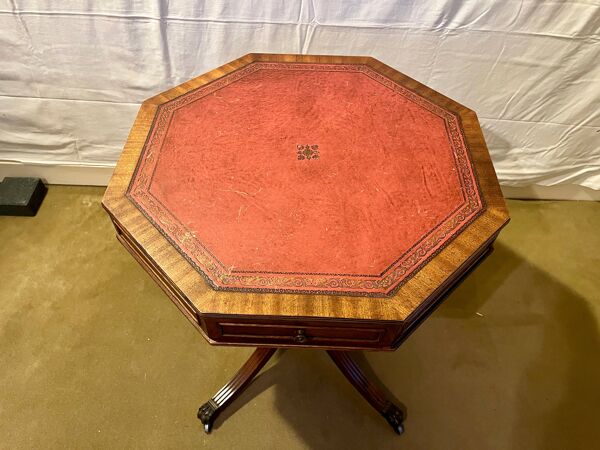 Gueridon octogonal vintage, 4 tiroirs, plateau cuir, pieds pattes de lion