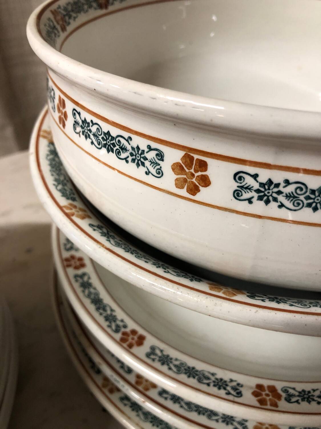 Complete dinner set by Saint-Amand