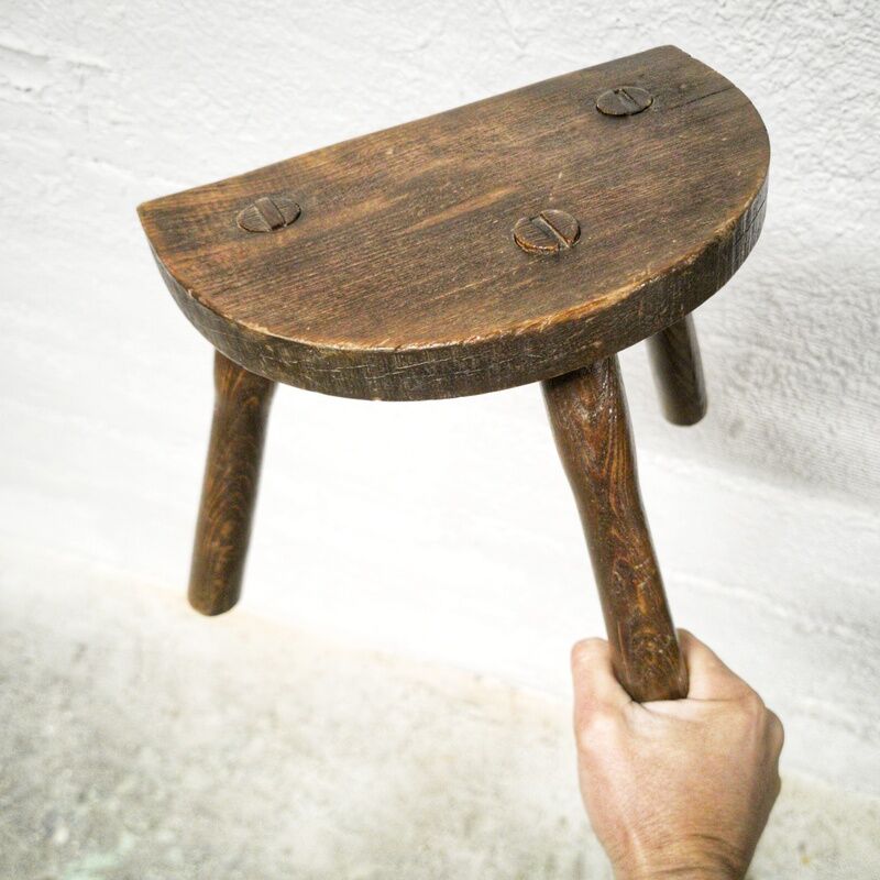Tripod cowherd stool