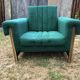 Duo de fauteuils vintage à tissus vert.