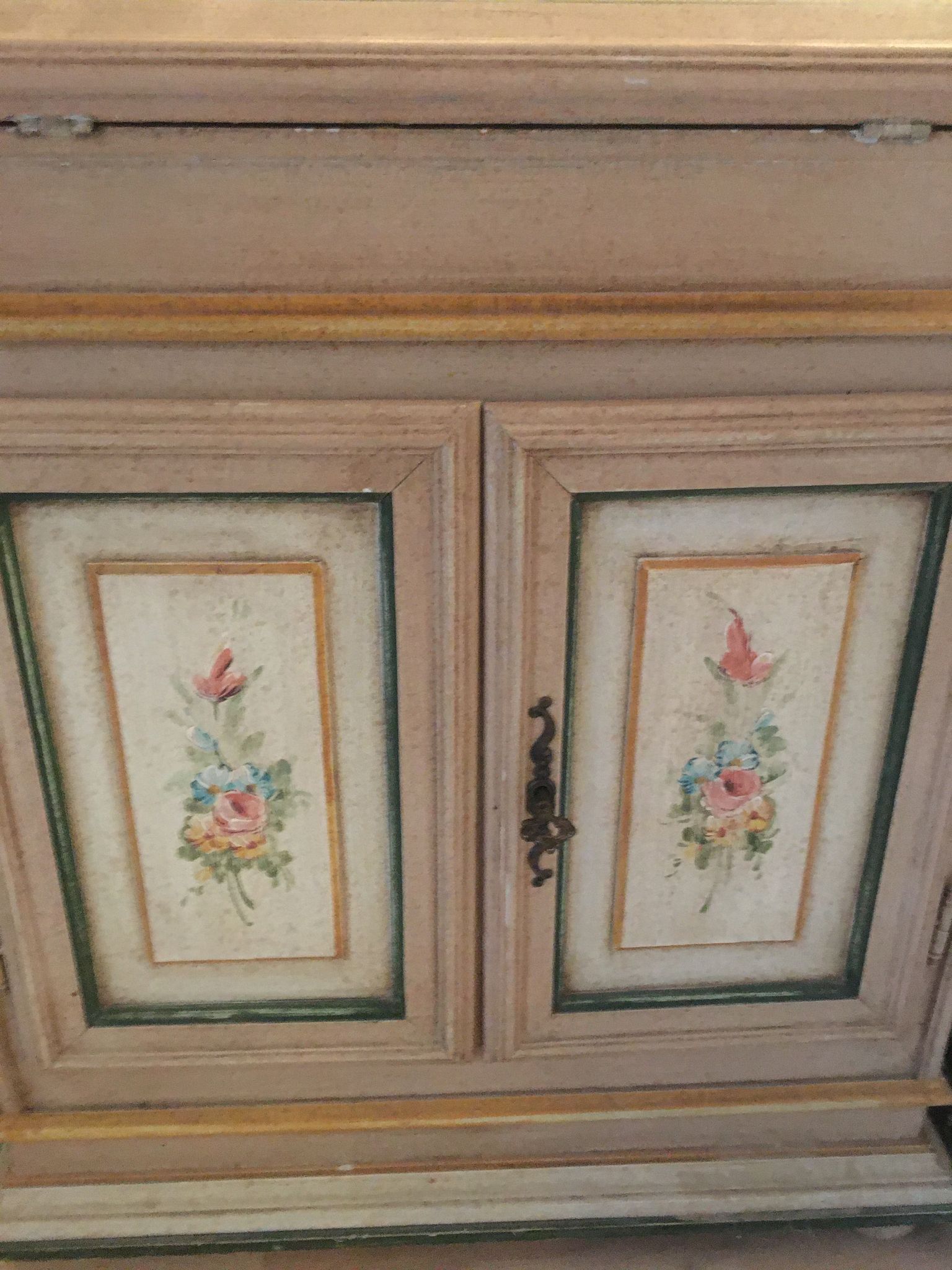 Secrétaire en pin, bois peint à motifs de fleurs