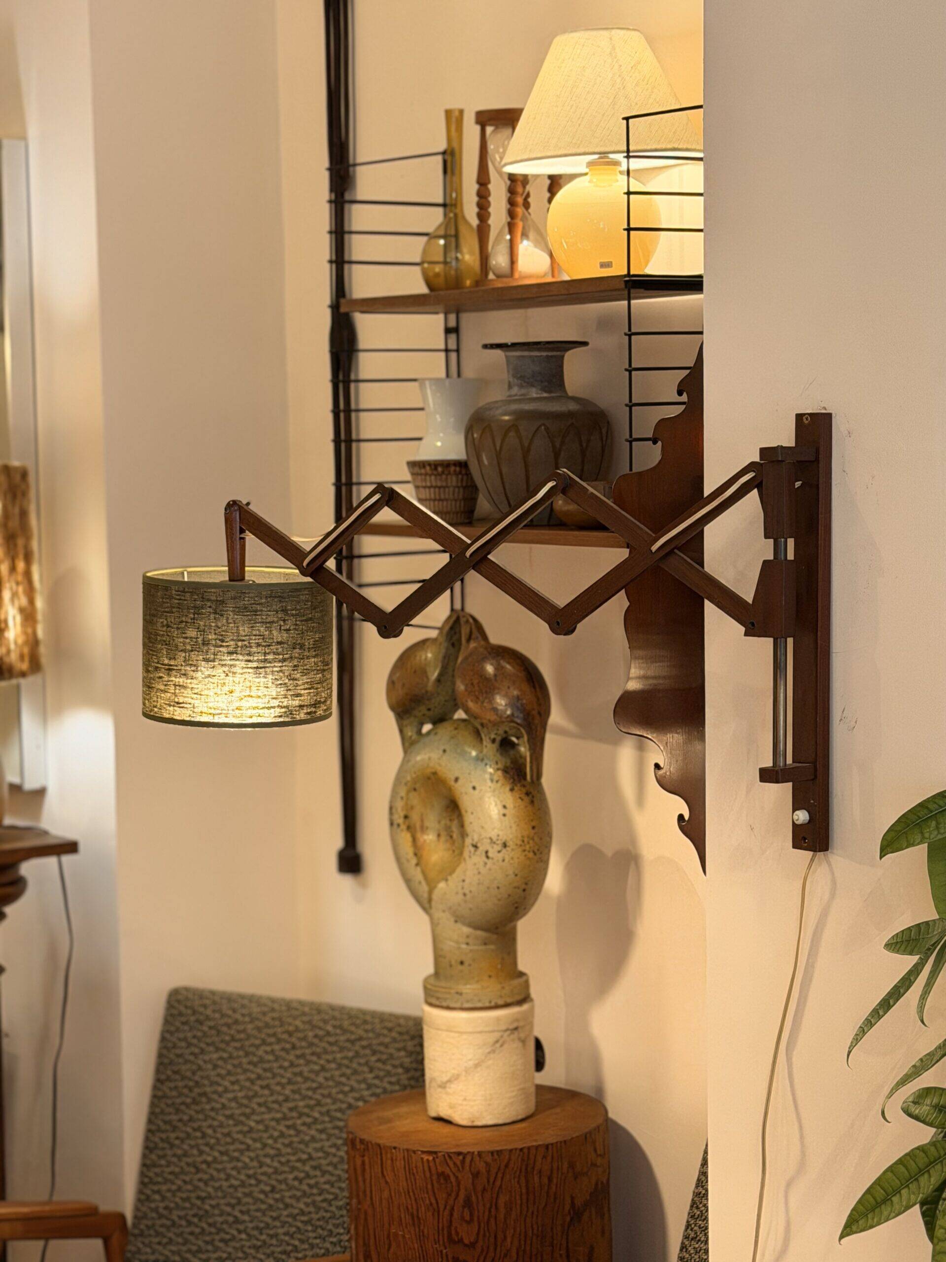 Scandinavian wall lamp in teak, 1960s, with accordion arm.