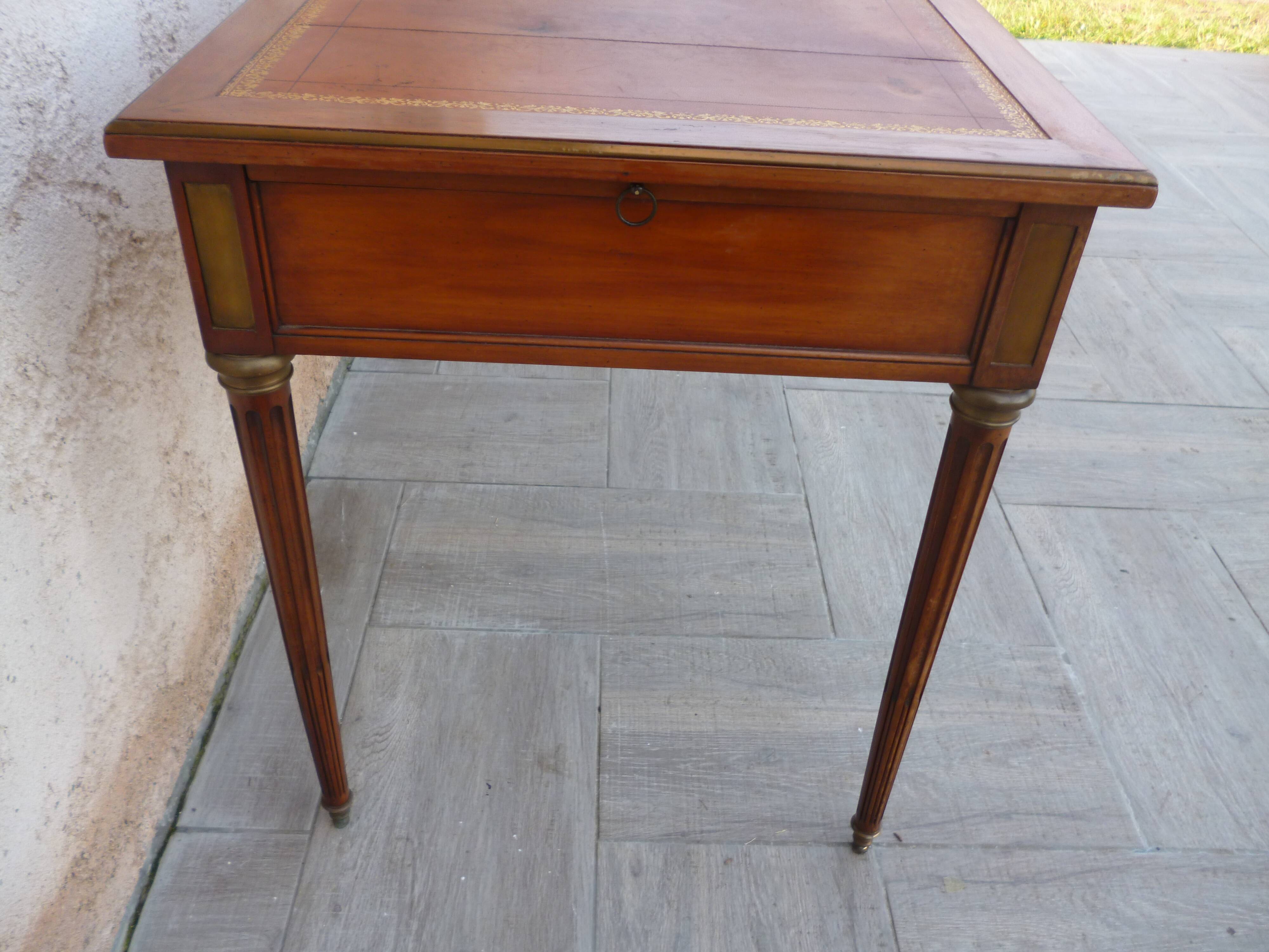 Bureau style Louis XVI à tirettes