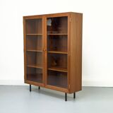 Armoire danoise en teck avec portes vitrées attribuée à Kai Winding, années 1960